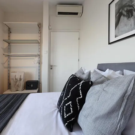 Phaedrus Living Mini Art House Michelangelo דירה